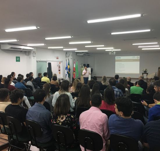 Empresários e acadêmicos discutem ideias em evento promovido pelo Nucem