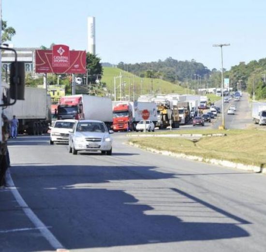 Facisc envia aos parlamentares posicionamento sobre a paralisação dos caminhoneiros 