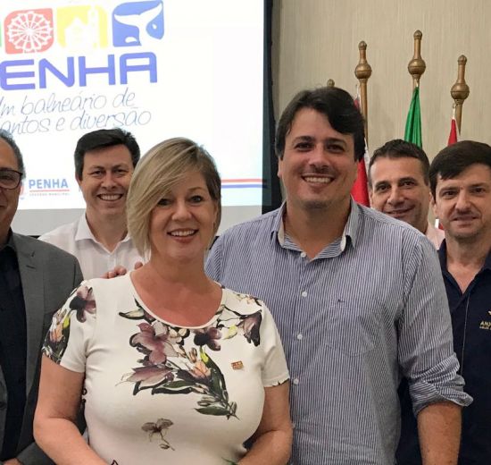 Importante matriz econômica do Estado, o Turismo é discutido em reunião com a presença do prefeito de Penha