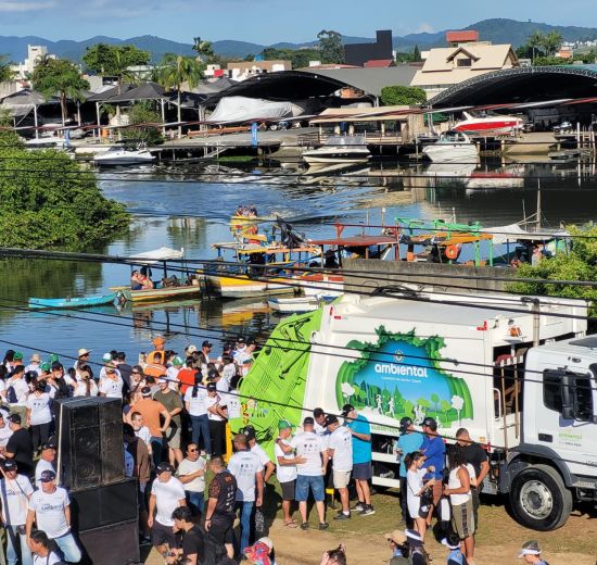 Núcleo de Cooperativismo da ACIBALC participa de ação de limpeza do Rio Camboriú