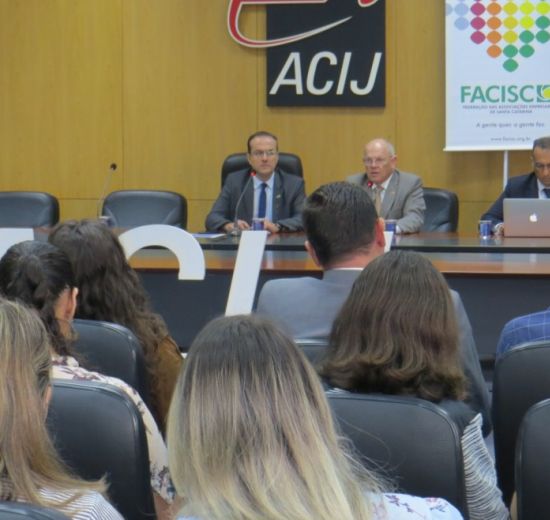 Reforma da Previdência, gestão jurídica e danos nas redes sociais em pauta na reunião do Comitê Jurídico FACISC